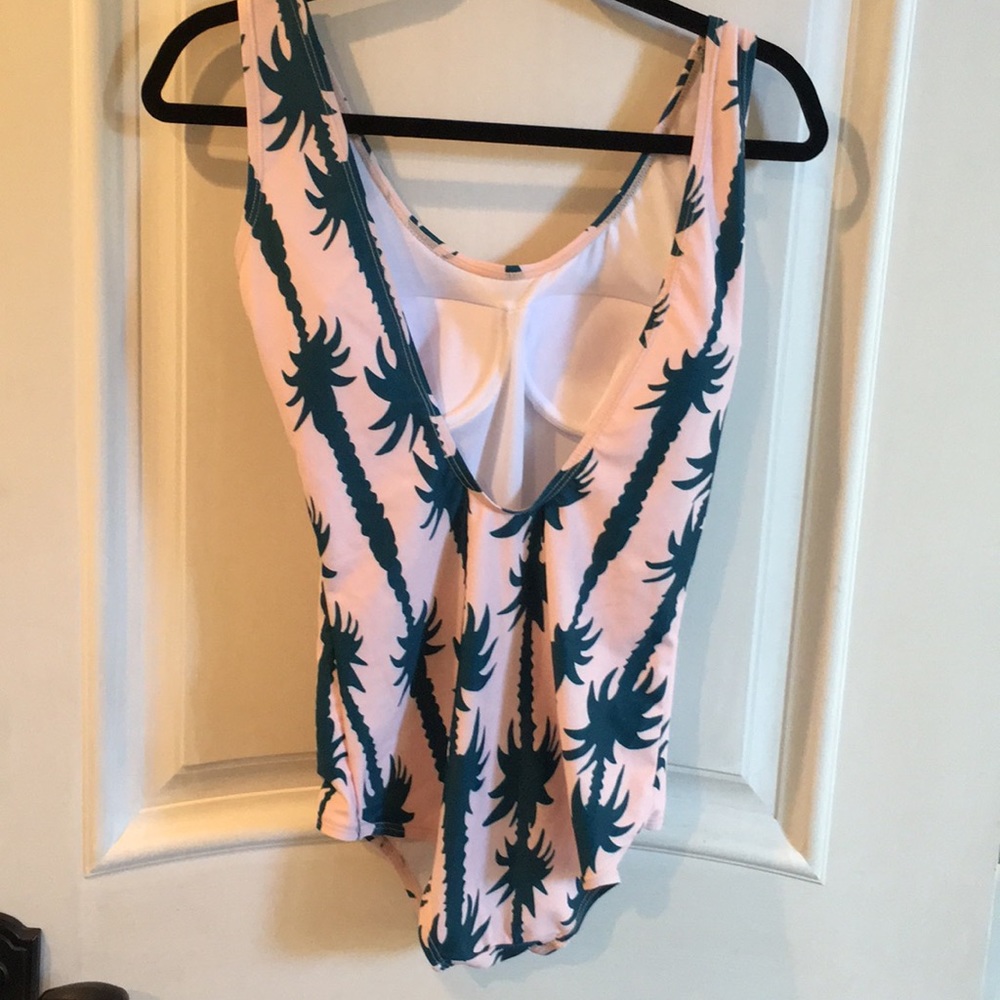 Stevie Hender Swim wear! 2018 Palm Beach suit ๐ด๐ - Picture 3 of 5